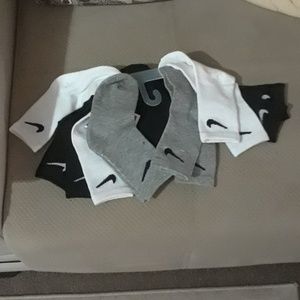 SOLD" Kid Nike 6 Pair Socks1Y-2Y Shoe Siz Boy/Girl